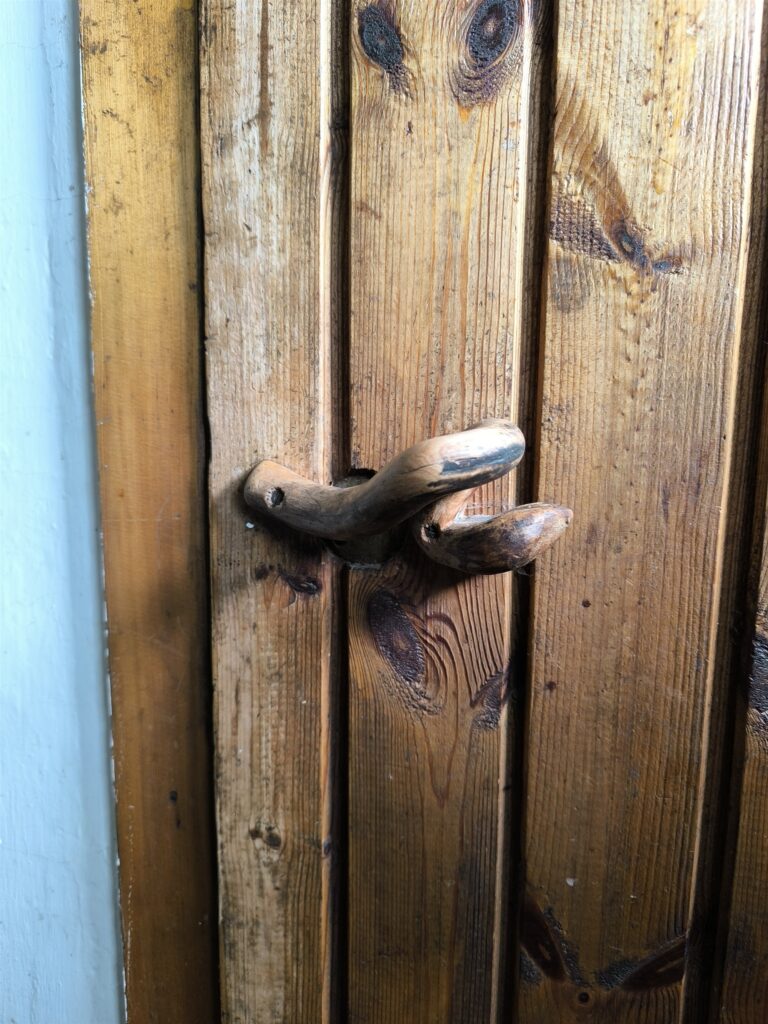 Kotit&auml;is kurke ja vihane Facebooki postitus