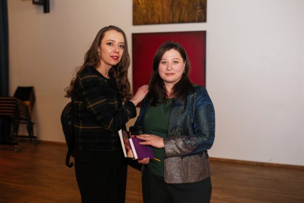 Ukraina luule avardumine. Kolmek&otilde;ne Julia Mussakovska ja Hal&otilde;na Krukiga