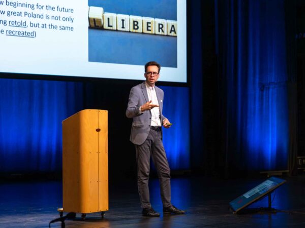 Kui ajaloost saab relv. Intervjuu&nbsp;Euroopa Solidaarsuskeskuse asedirektori Jacek Kołtaniga