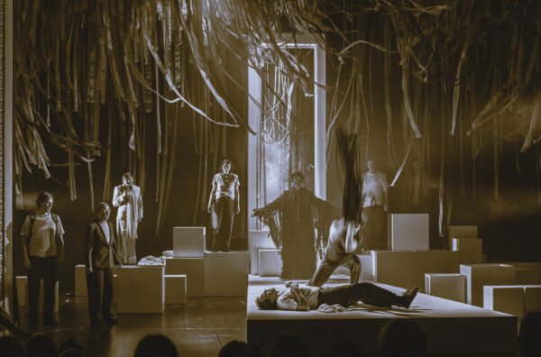 &bdquo;Koletis kutsub&ldquo; Rahvusteatris Vanemuine